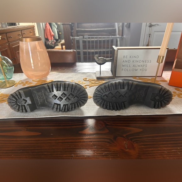 Size 5M/7W, NWOT, Doc Martens - Picture 5 of 7